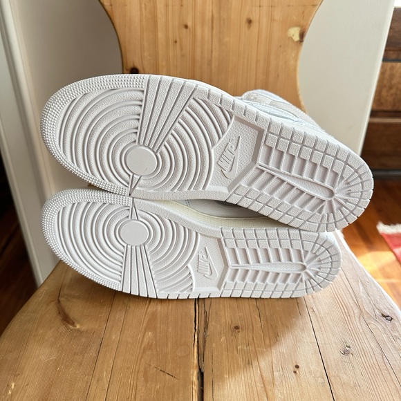 NIB Air Jordan 1 Mid SE Craft (Men’s) - Picture 2 of 3